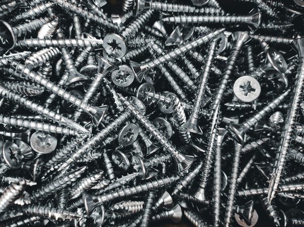 Vis à tôle : comment faire les bons choix ?